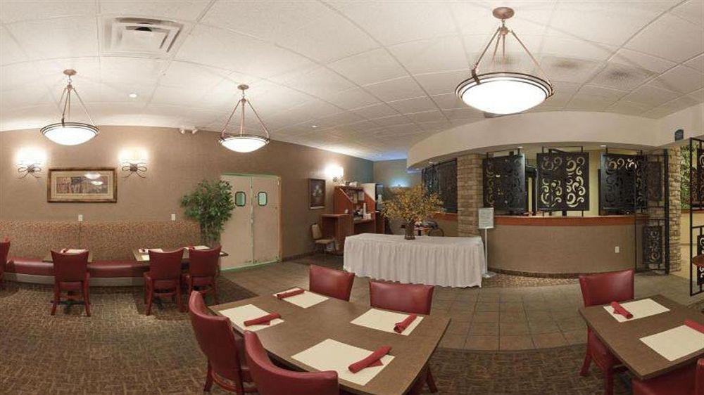 Wyndham Garden Wichita Downtown Exterior foto