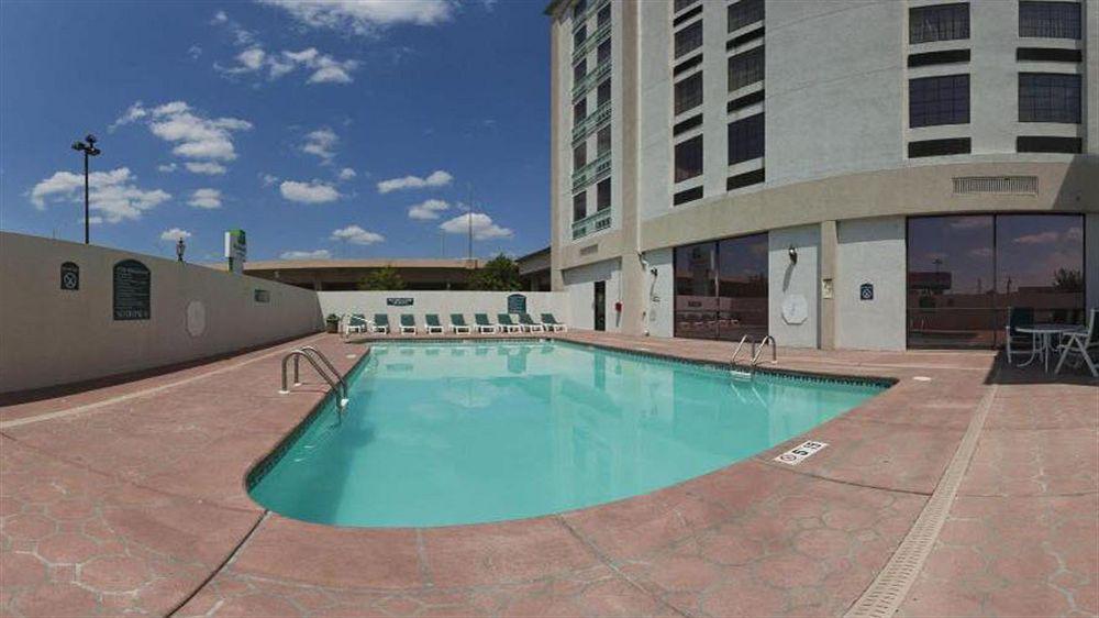 Wyndham Garden Wichita Downtown Exterior foto