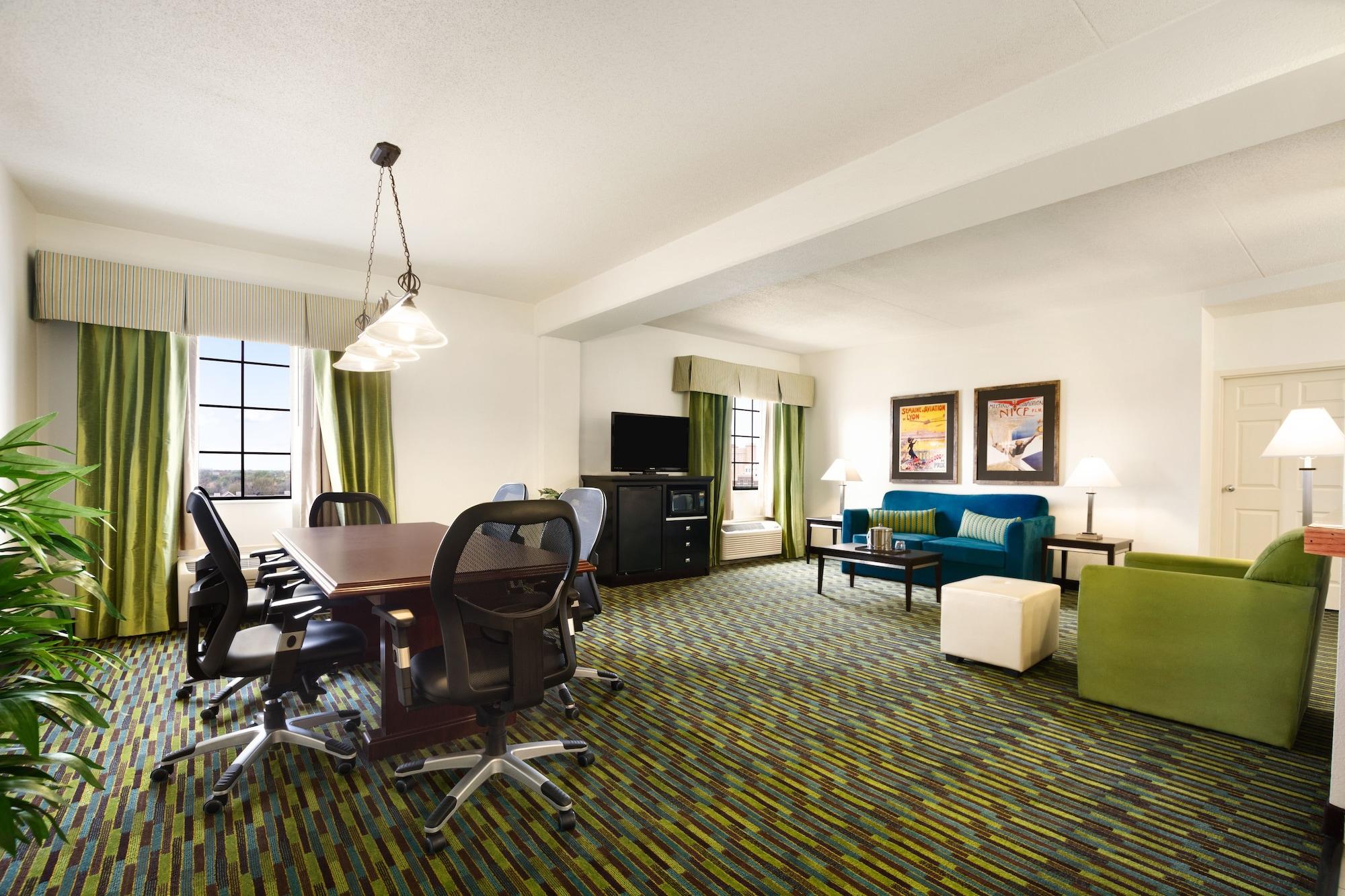 Wyndham Garden Wichita Downtown Exterior foto