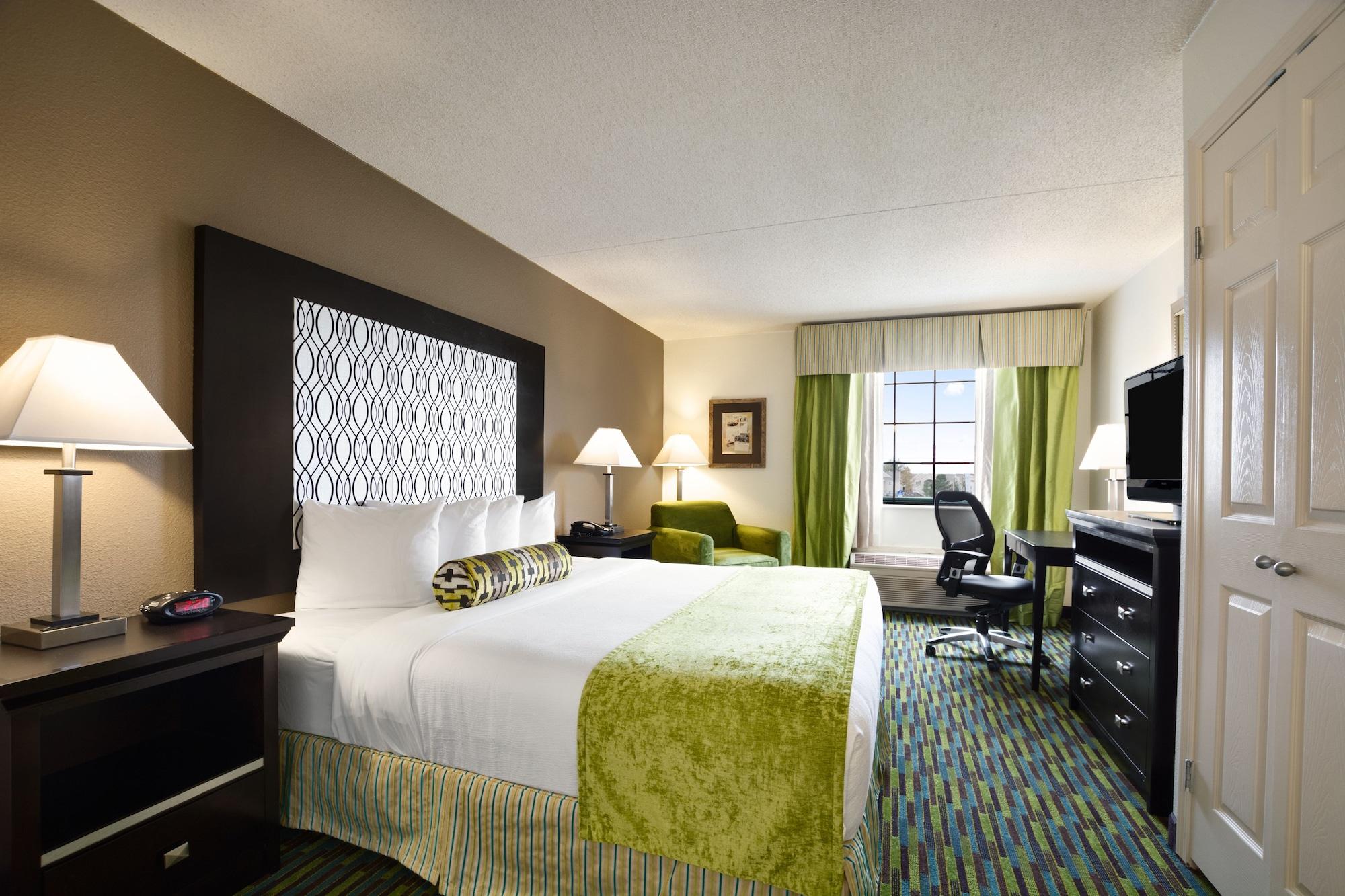 Wyndham Garden Wichita Downtown Exterior foto