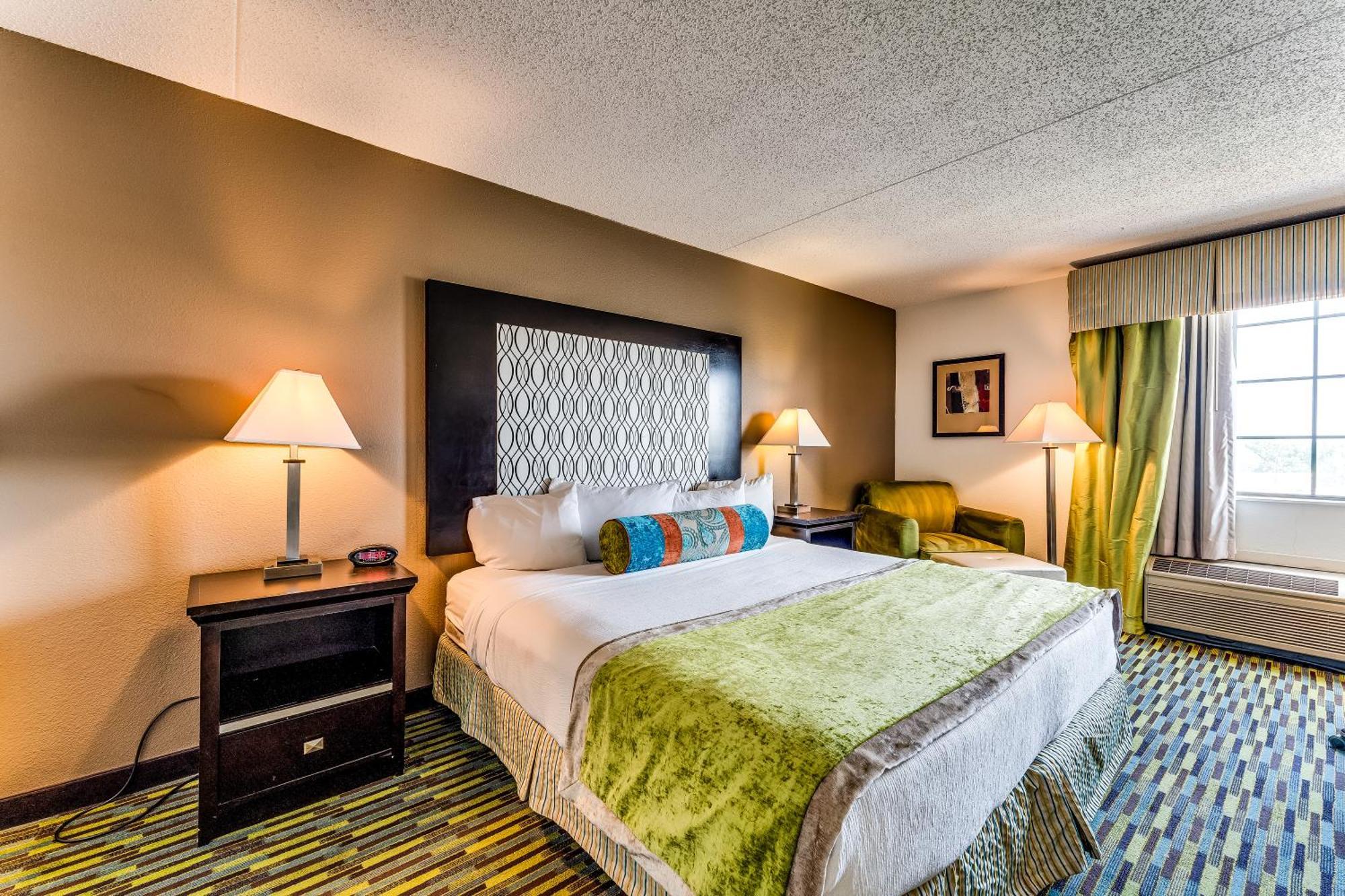 Wyndham Garden Wichita Downtown Exterior foto