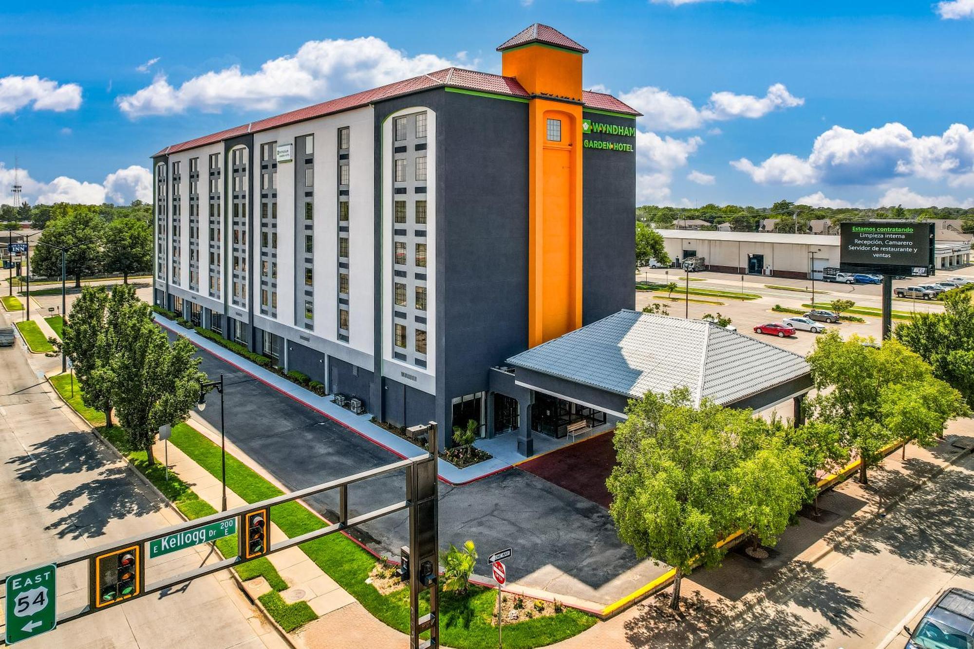 Wyndham Garden Wichita Downtown Exterior foto