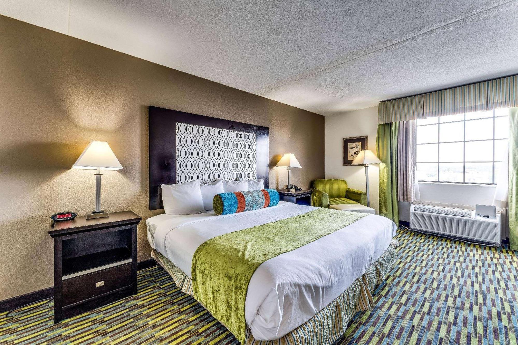 Wyndham Garden Wichita Downtown Exterior foto