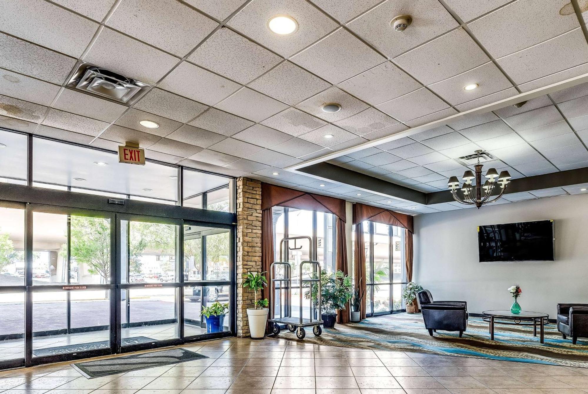 Wyndham Garden Wichita Downtown Exterior foto