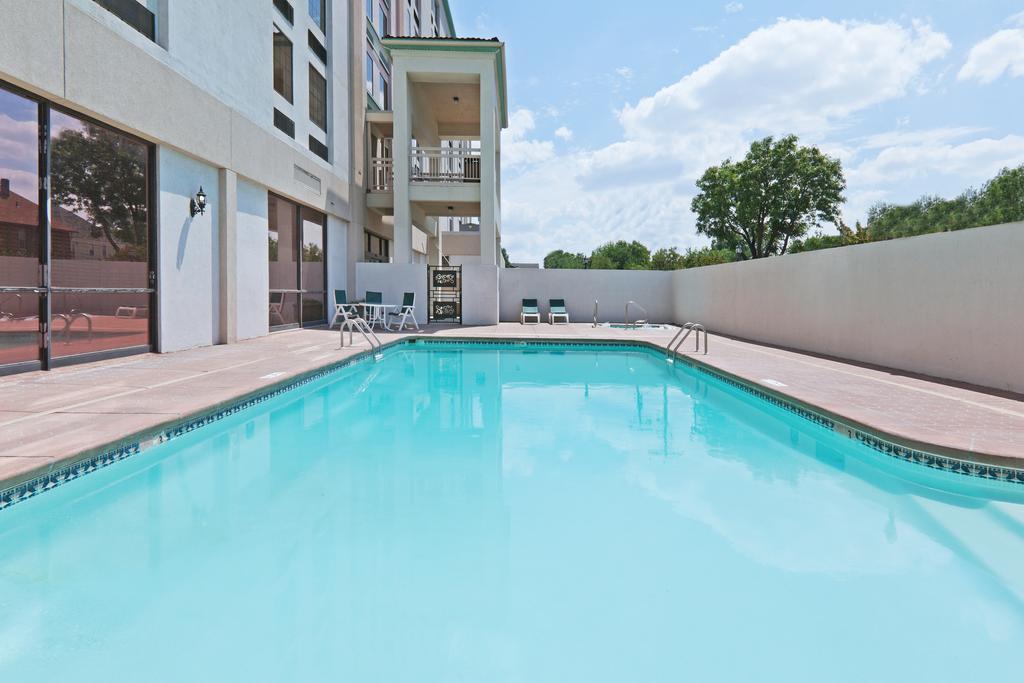 Wyndham Garden Wichita Downtown Exterior foto