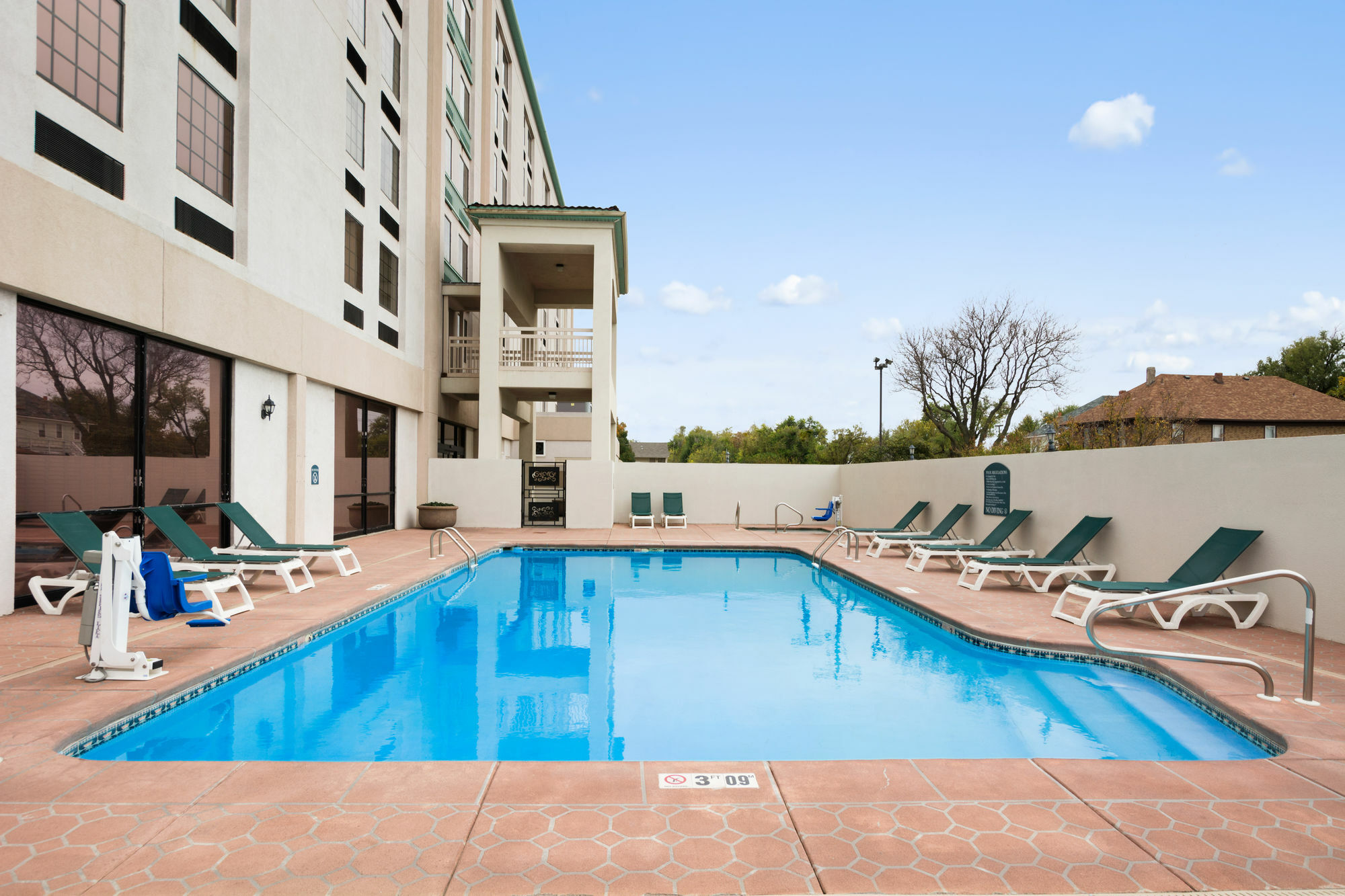 Wyndham Garden Wichita Downtown Exterior foto