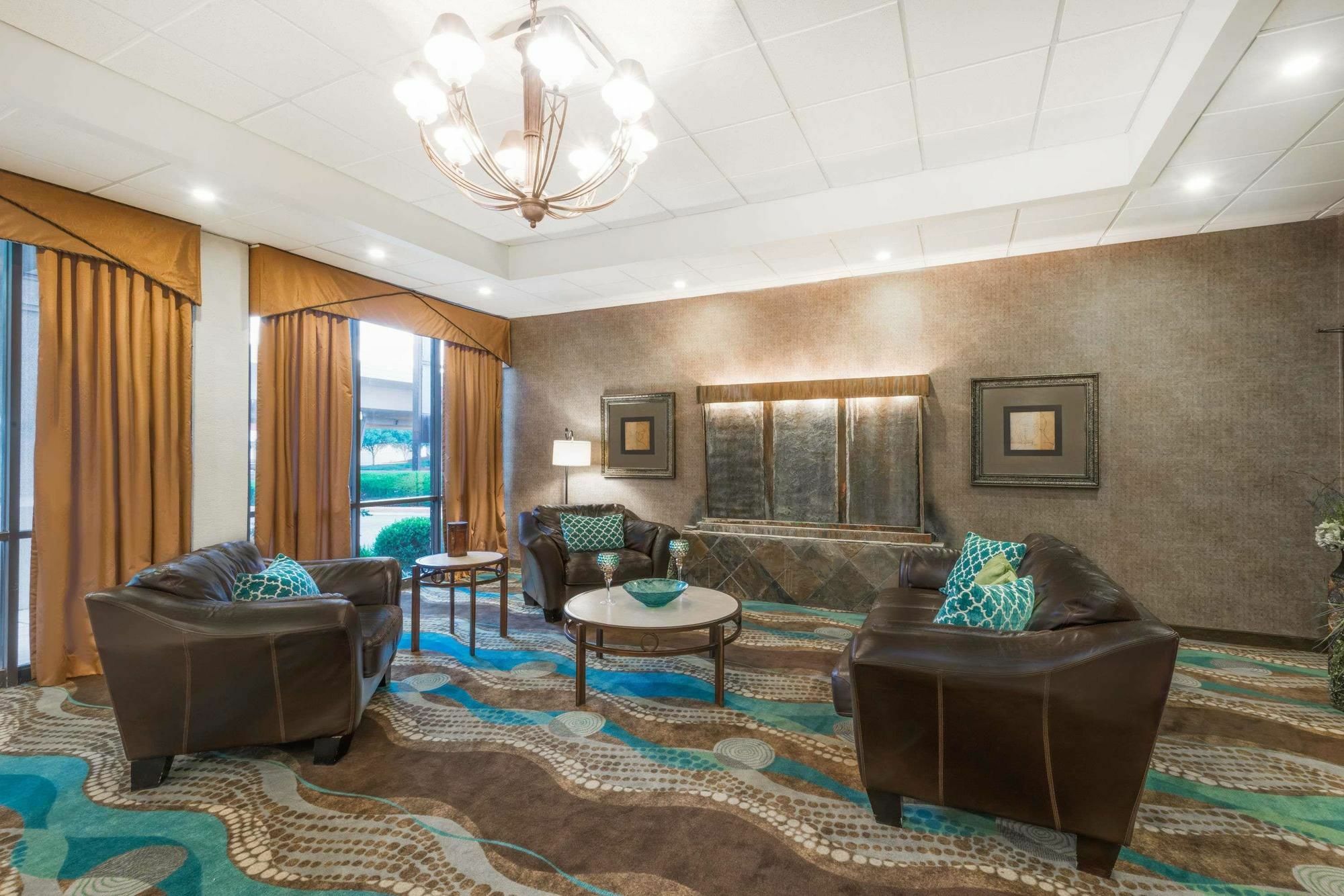 Wyndham Garden Wichita Downtown Exterior foto